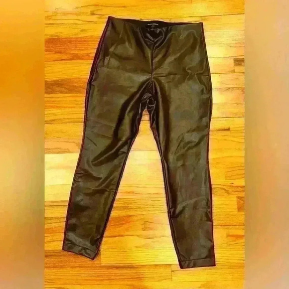 HIGH-RISE VEGAN LEATHER LEGGING Petite Medium - Picture 2 of 3